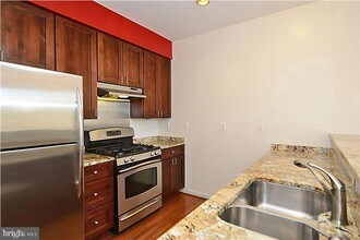 1015 H St NE in Washington, DC - Building Photo - Building Photo