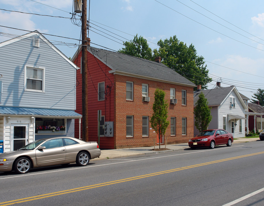 818 S Potomac St in Hagerstown, MD - Building Photo