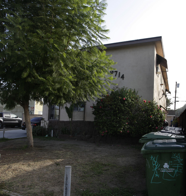 6714 Lemp Ave in North Hollywood, CA - Foto de edificio - Building Photo
