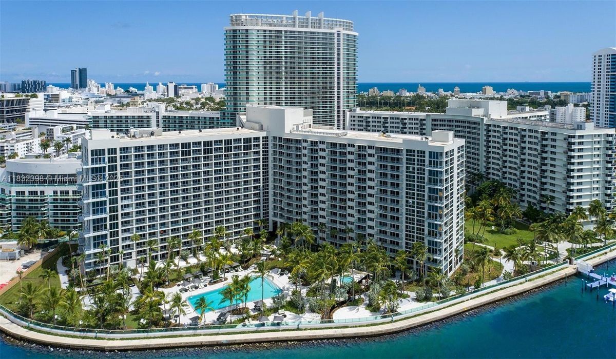 Flamingo Point 1500 Bay Road, Unit AC-2207 in Miami Beach, FL - Building Photo