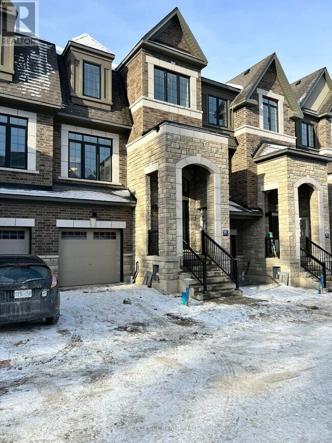 4 Calloway Wy in Whitby, ON - Building Photo - Building Photo