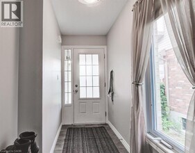 404 Tealby Crescent in Waterloo, ON - Building Photo - Building Photo