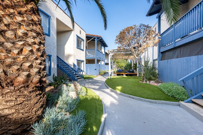 Harmony Court Apartments in Pasadena, CA - Foto de edificio - Building Photo