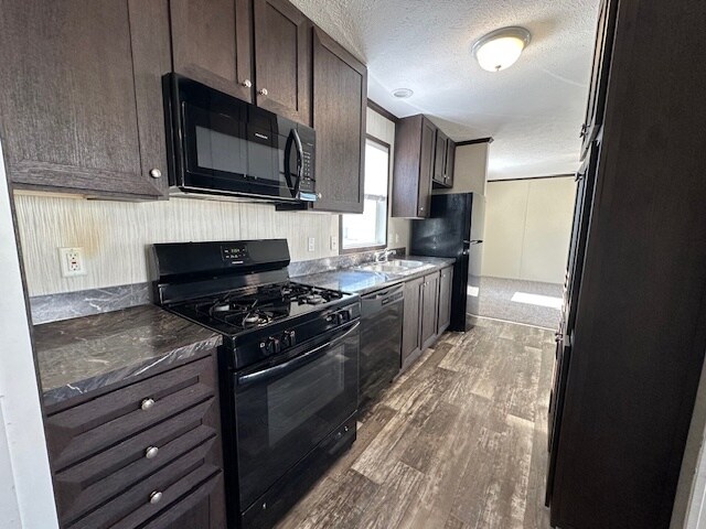 163 Birch Ct in Belleville, MI - Building Photo