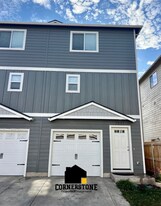 7832 Jacqueline Way in White City, OR - Building Photo