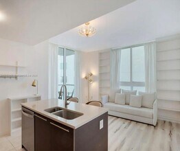1900 N Bayshore Dr, Unit 03 in Miami, FL - Building Photo - Building Photo