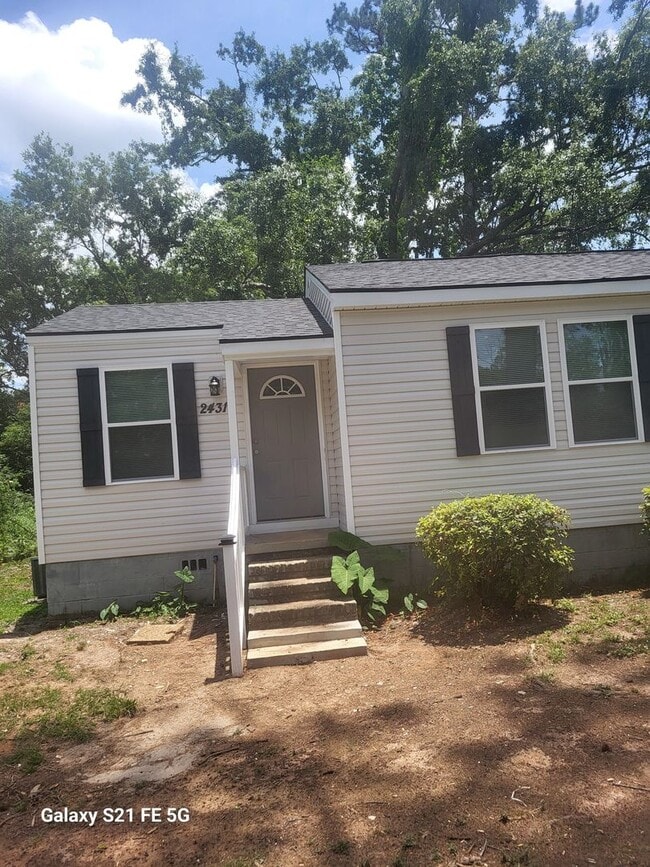property at 2431 Knox Dr