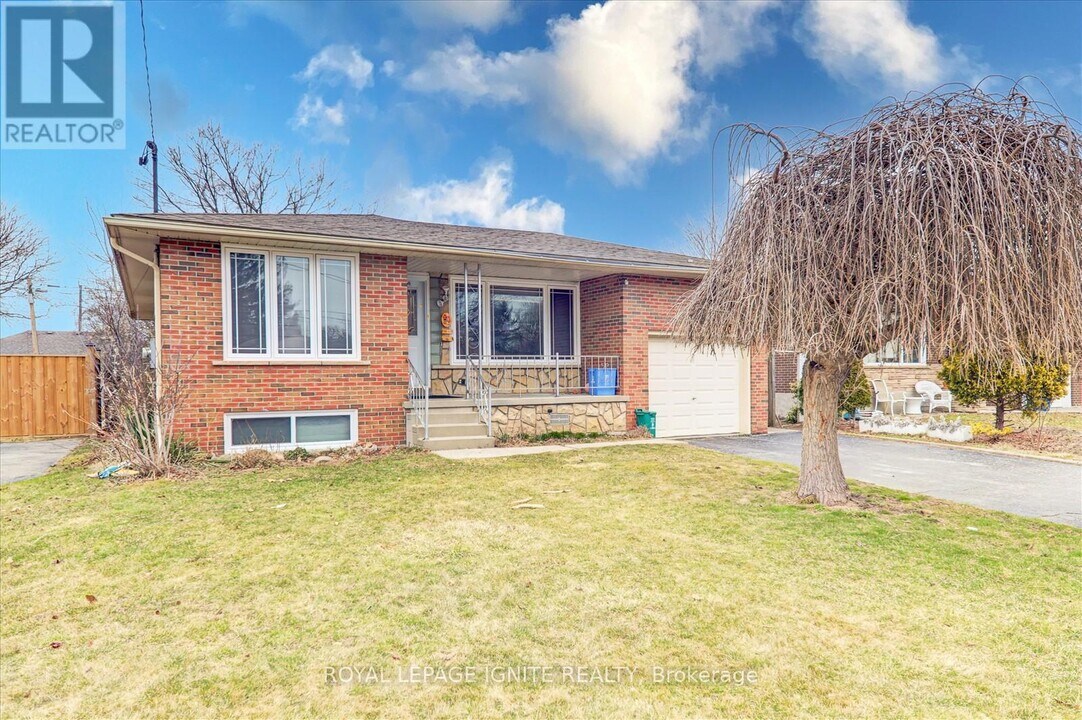 122 Byng Ave in Oshawa, ON - Building Photo