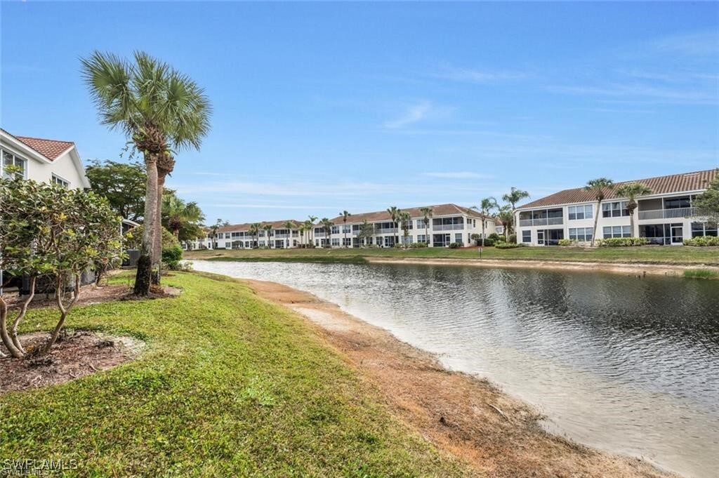 1032 Hampton Cir in Naples, FL - Building Photo