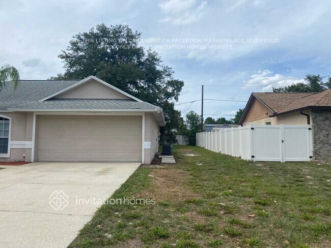 510 Geraldine Dr in Deltona, FL - Foto de edificio - Building Photo