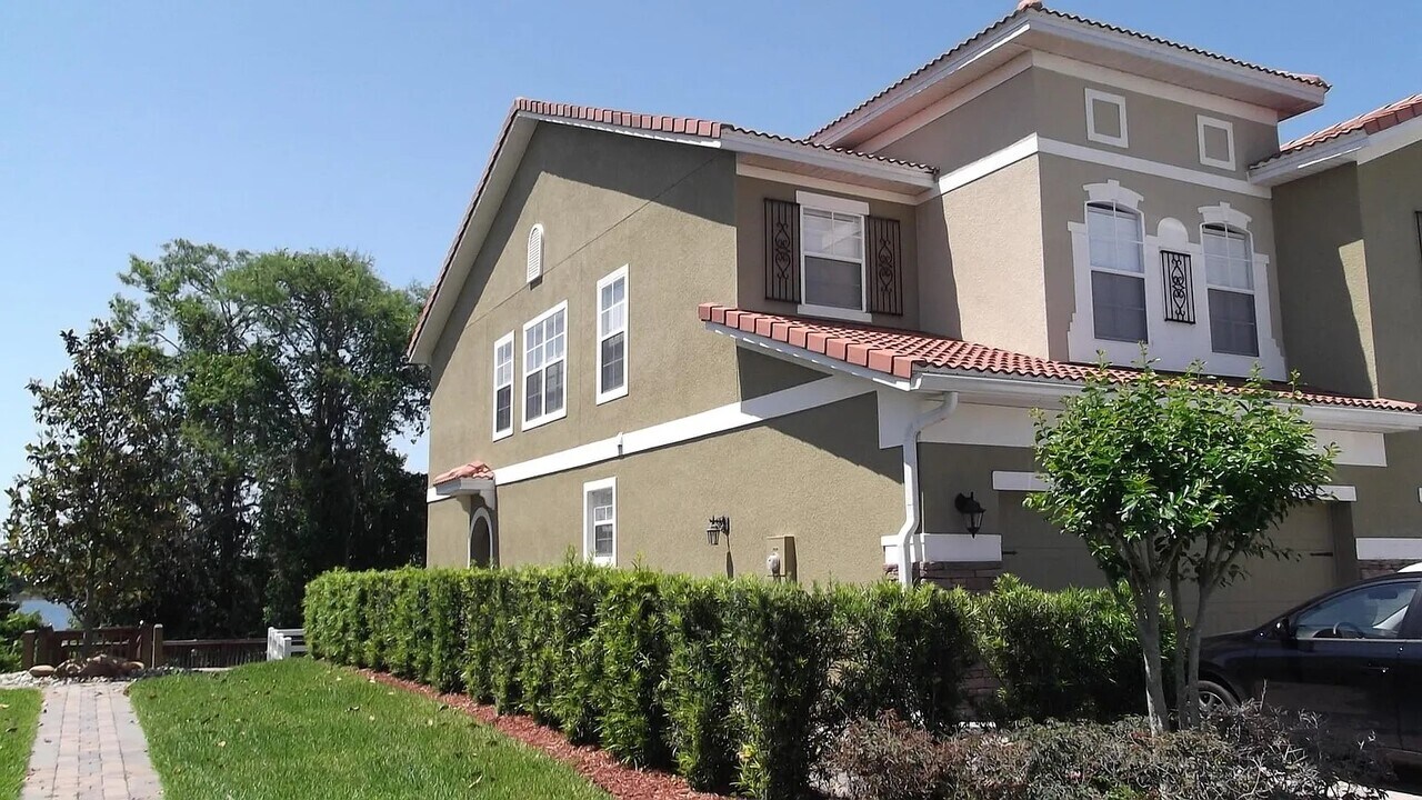 10316 Fallsgrove St in Orlando, FL - Foto de edificio