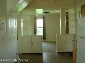 119 W Poplar St in Grove City, PA - Building Photo - Building Photo