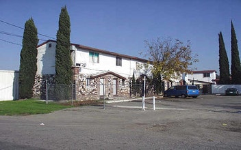 1680 S Union St in Stockton, CA - Foto de edificio - Building Photo