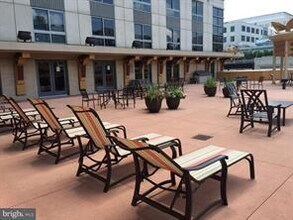 777 7th St NW, Unit 310 in Washington, DC - Building Photo - Building Photo