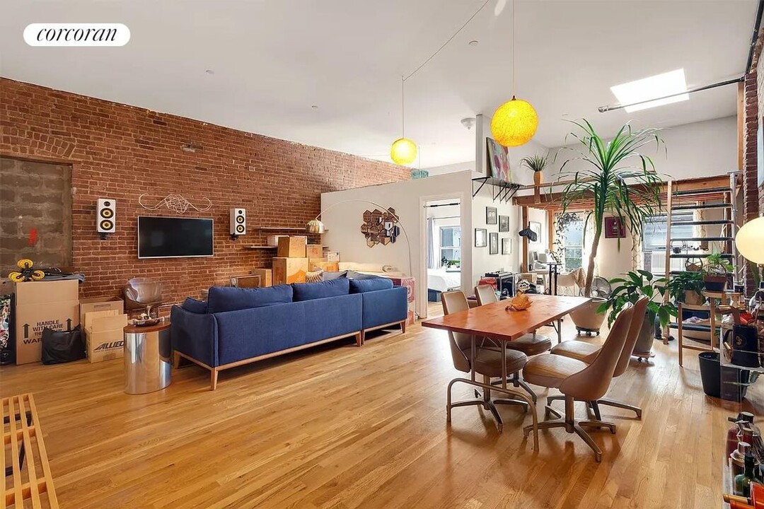 93 Seigel St in Brooklyn, NY - Building Photo