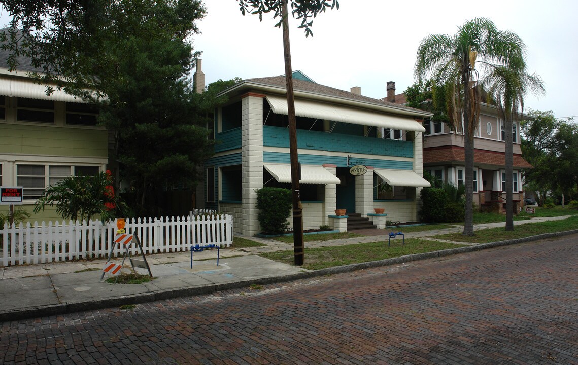 824 6th St N in St. Petersburg, FL - Foto de edificio