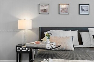 18100 N Bay Rd, Unit 308 in Sunny Isles Beach, FL - Building Photo