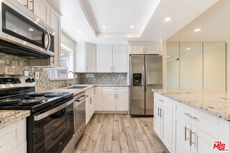 4950 Louise Ave in Los Angeles, CA - Building Photo - Building Photo