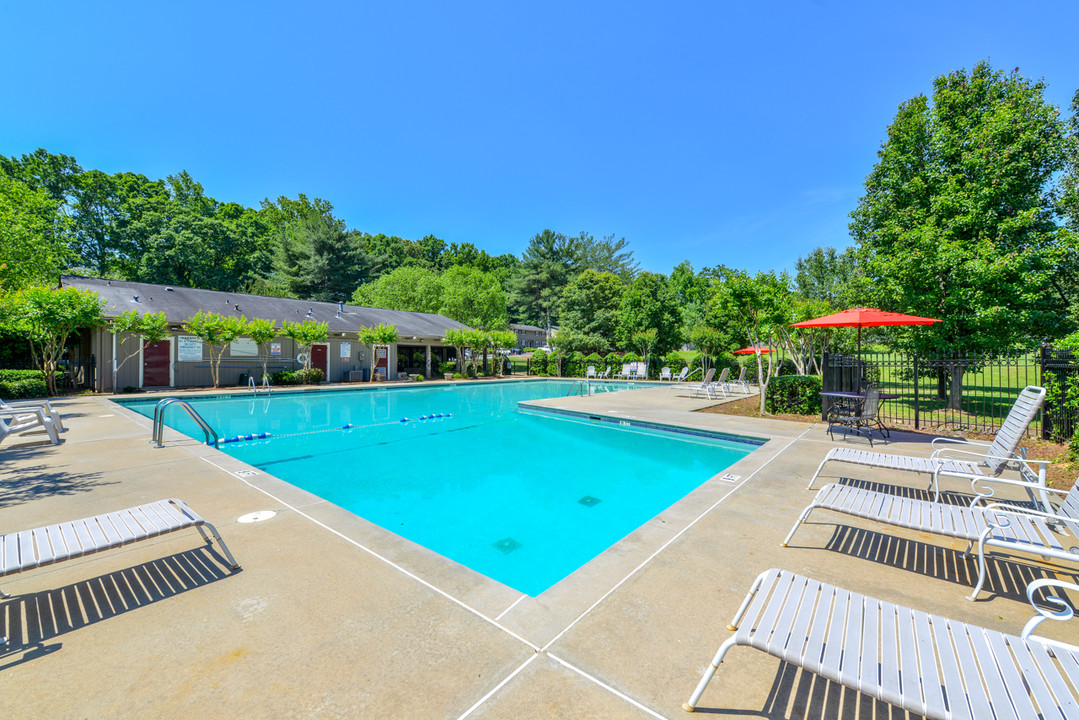 The Village at Wesley Chapel in Decatur, GA - Foto de edificio