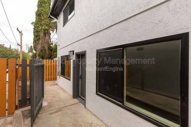 5464 Gilbert Dr in San Diego, CA - Building Photo - Building Photo