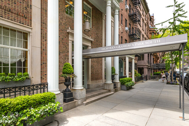 18 Gramercy Park S in New York, NY - Foto de edificio - Building Photo