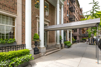 18 Gramercy Park S in New York, NY - Building Photo - Building Photo