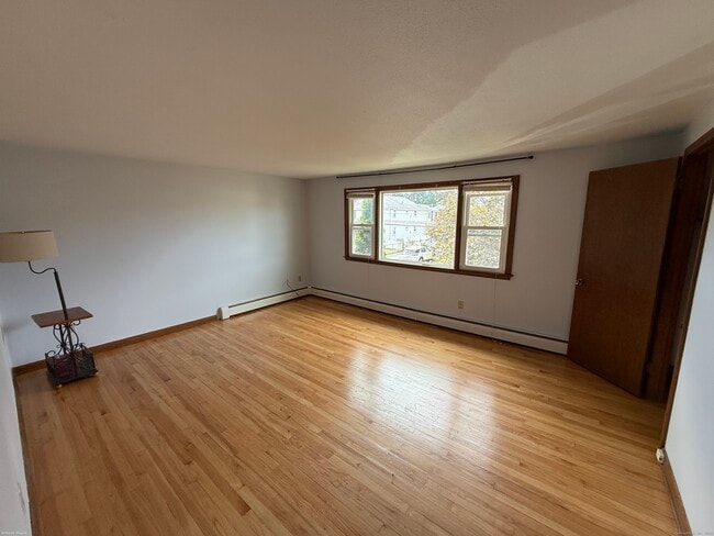 147 Overlook Ave in New Britain, CT - Foto de edificio - Building Photo
