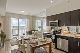 Resia Mangonia Lake in West Palm Beach, FL - Building Photo