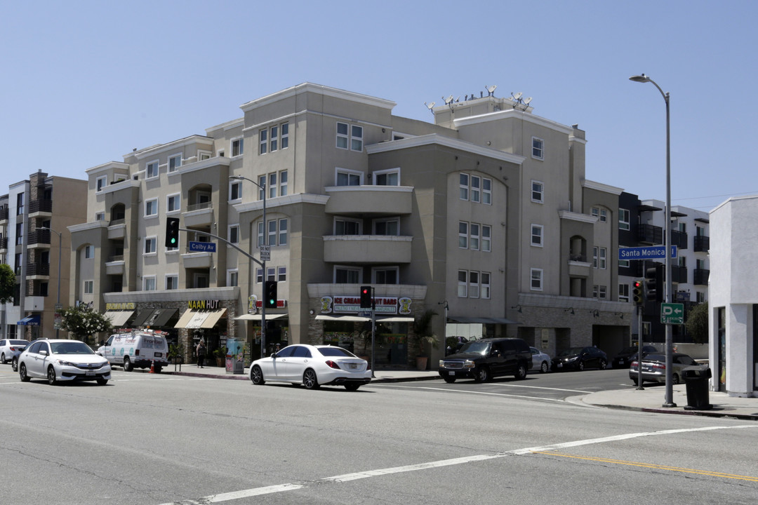 11551 Santa Monica Blvd in Los Angeles, CA - Building Photo