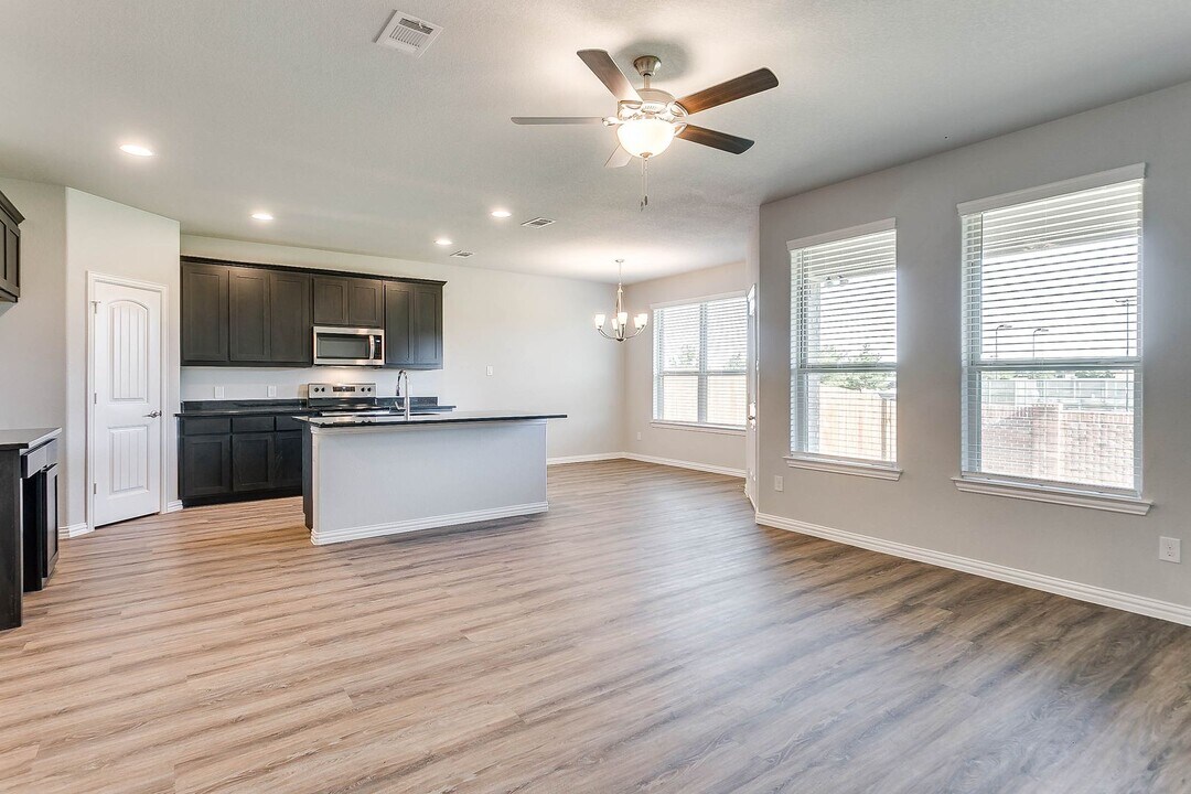 5512 McLanahan Ln in Crowley, TX - Building Photo