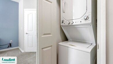 100 Peyton Pl SW, Unit 4202 in Atlanta, GA - Foto de edificio - Building Photo