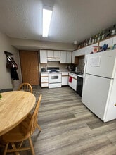 219 E Harrison St, Unit 1 in Iowa City, IA - Foto de edificio - Building Photo