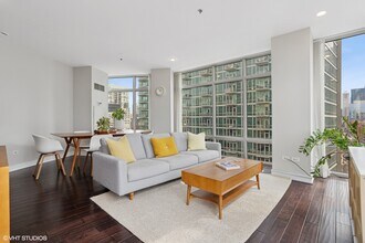 510 W Erie St in Chicago, IL - Foto de edificio - Building Photo