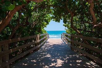 650 Island Club Dr in Indialantic, FL - Building Photo - Building Photo