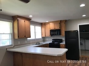 4927 Lincrest Rd in Johns Island, SC - Building Photo - Building Photo