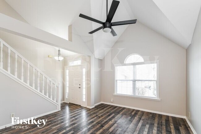 7827 Red Sunset Way in Avon, IN - Building Photo - Building Photo