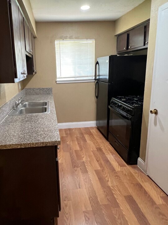 7605 Denton St in Houston, TX - Building Photo