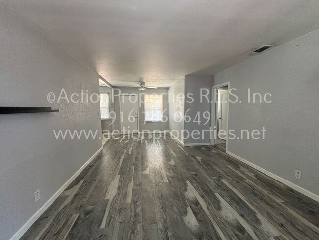 2524 Anna Way in Sacramento, CA - Building Photo - Building Photo