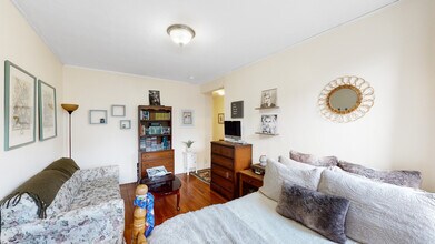 140 Columbia St in Brookline, MA - Foto de edificio - Building Photo