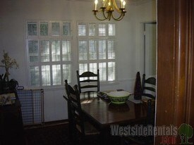 156 S Gretna Green Way, Unit C in Los Angeles, CA - Building Photo