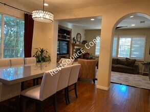 24310 Las Palmas St in Santa Clarita, CA - Building Photo - Building Photo