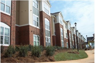 Atria Oakridge in Raleigh, NC - Building Photo - Building Photo