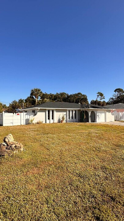 314 Duncan Ln in North Fort Myers, FL - Building Photo