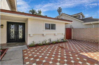 25241 Tasman Rd in Laguna Hills, CA - Building Photo - Building Photo