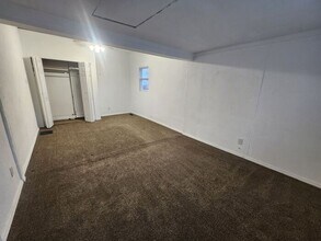 939 Walnut St in Clinton, IN - Building Photo - Building Photo