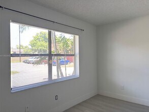 6670 W 24th Ct in Hialeah, FL - Building Photo - Building Photo