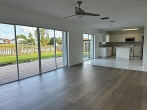 12149 NW 34th St in Sunrise, FL - Building Photo - Building Photo
