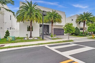 9995 NW 75th St in Doral, FL - Building Photo - Building Photo