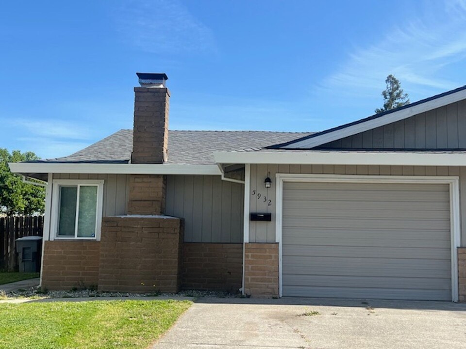 5930-5932 Merrywood Dr in Rocklin, CA - Building Photo