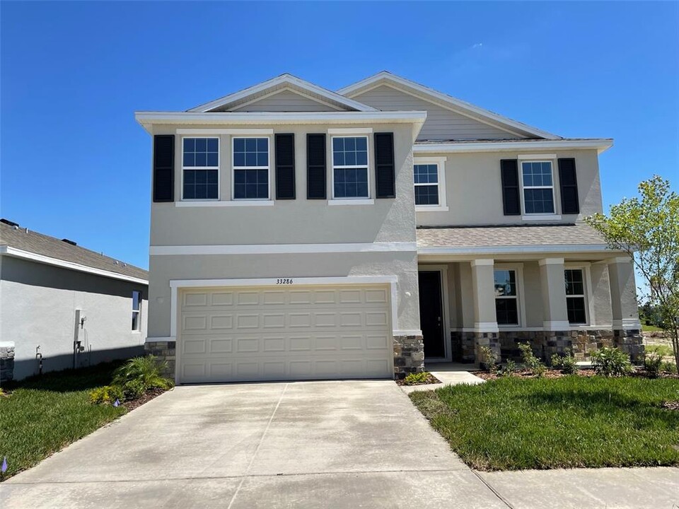 33286 Major Oak Dr in Wesley Chapel, FL - Foto de edificio